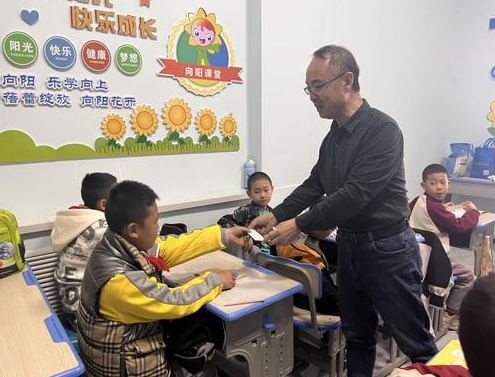 关爱保护丨学校放学社区开学 硬笔书法练起来(图2)
