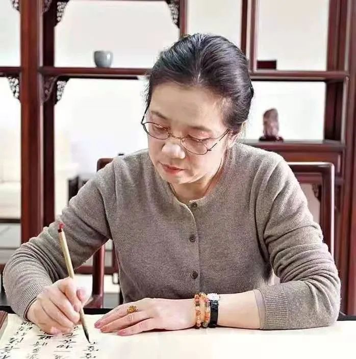 一盒在手文房尽有 —— 孙晓云《千字文》《百家姓》书法临本新品推荐(图7)